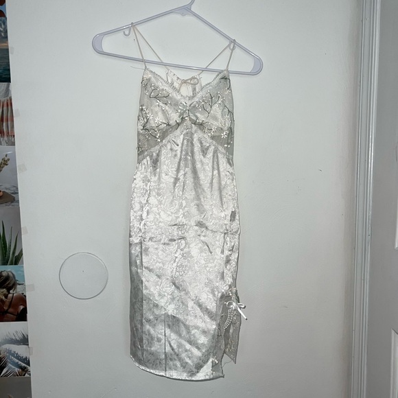 Silky Cut out dress - Picture 1 of 10